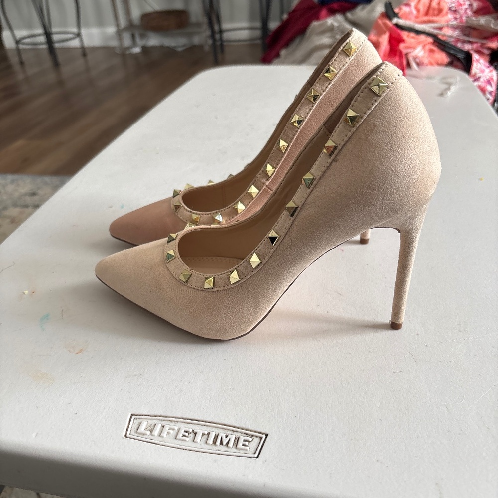 Lulu pointed  closed toe heel